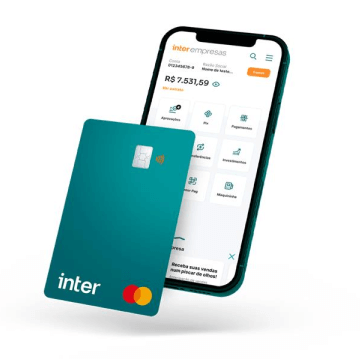 Ilustração do cartão PJ, com o super app do Inter aberto no smartphone ao fundo.